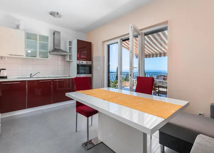 Cozy In With Kitchen Lovran